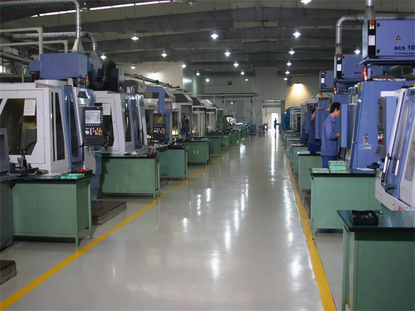 Dílna na zpracování CNC nástrojů Wuhan Xinfa