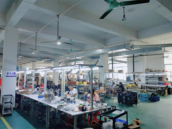 Wuhan Xinfa работилница за сглобяване на машина за заваряване