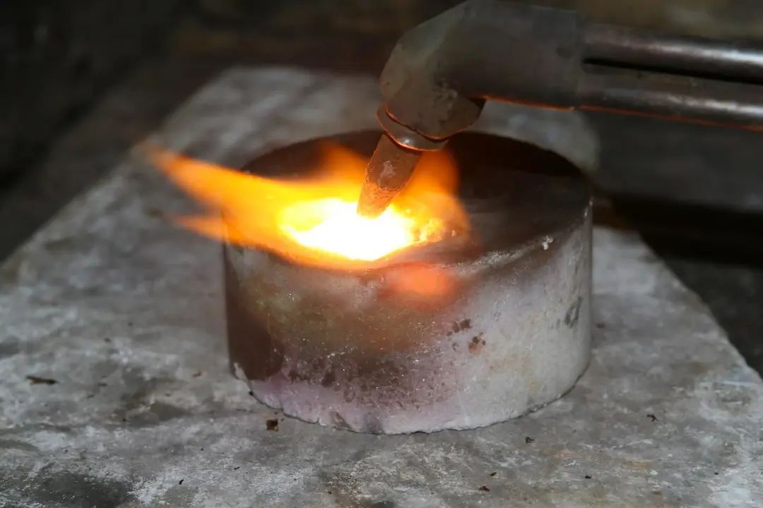 What factors affect welding quality and how to perform heat treatment before and after welding?